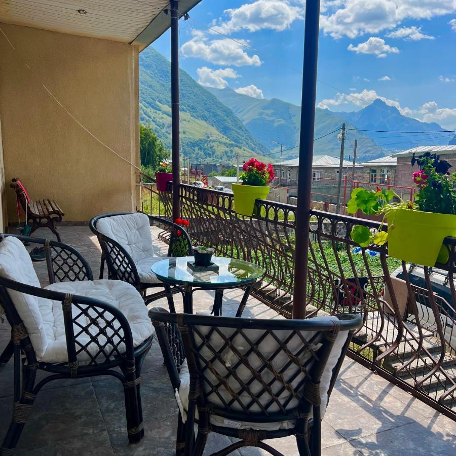 Guesthouse Kostava 72 Kazbegi Eksteriør bilde
