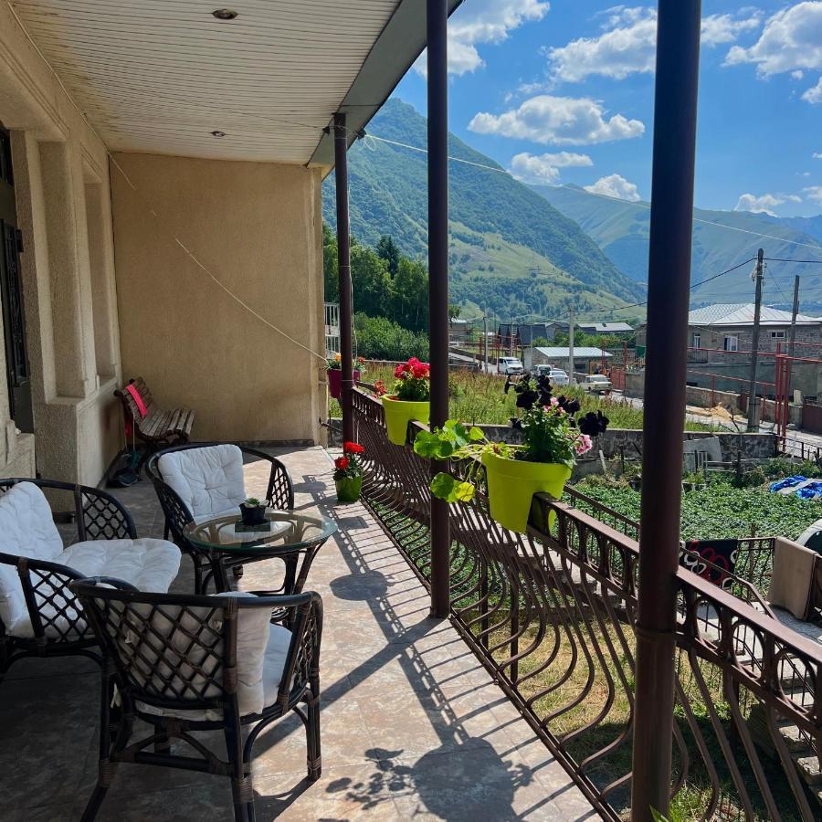 Guesthouse Kostava 72 Kazbegi Eksteriør bilde